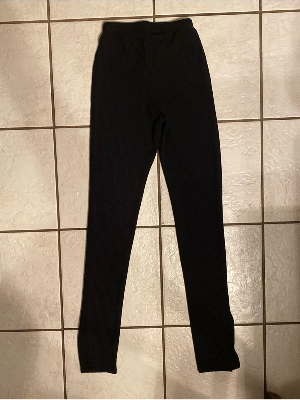 Pretty Little Thing Black Soft Ribbed Flare Slit Hem Leggings Sz 2 30” Inseam - Picture 2 of 6